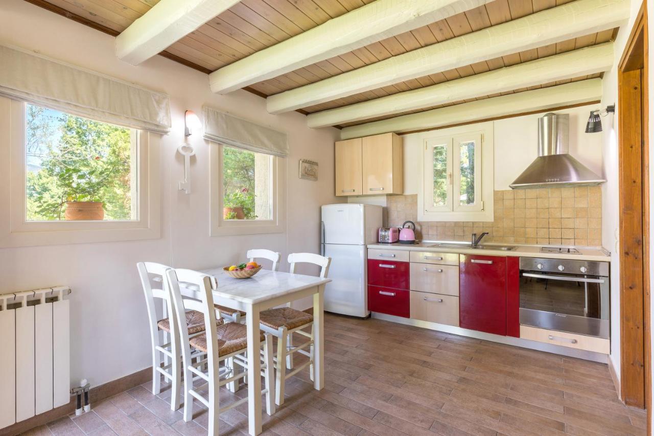 Petrinos Cottage Dafnila Ngoại thất bức ảnh